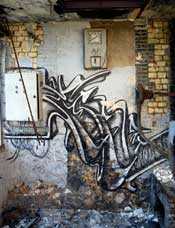 ecloz graffeur de rouen : piece wild style sur mur, photo par chrixcel